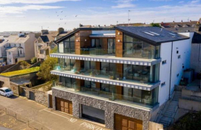 No2 Sandy Bay Luxury Beachfront Apartment